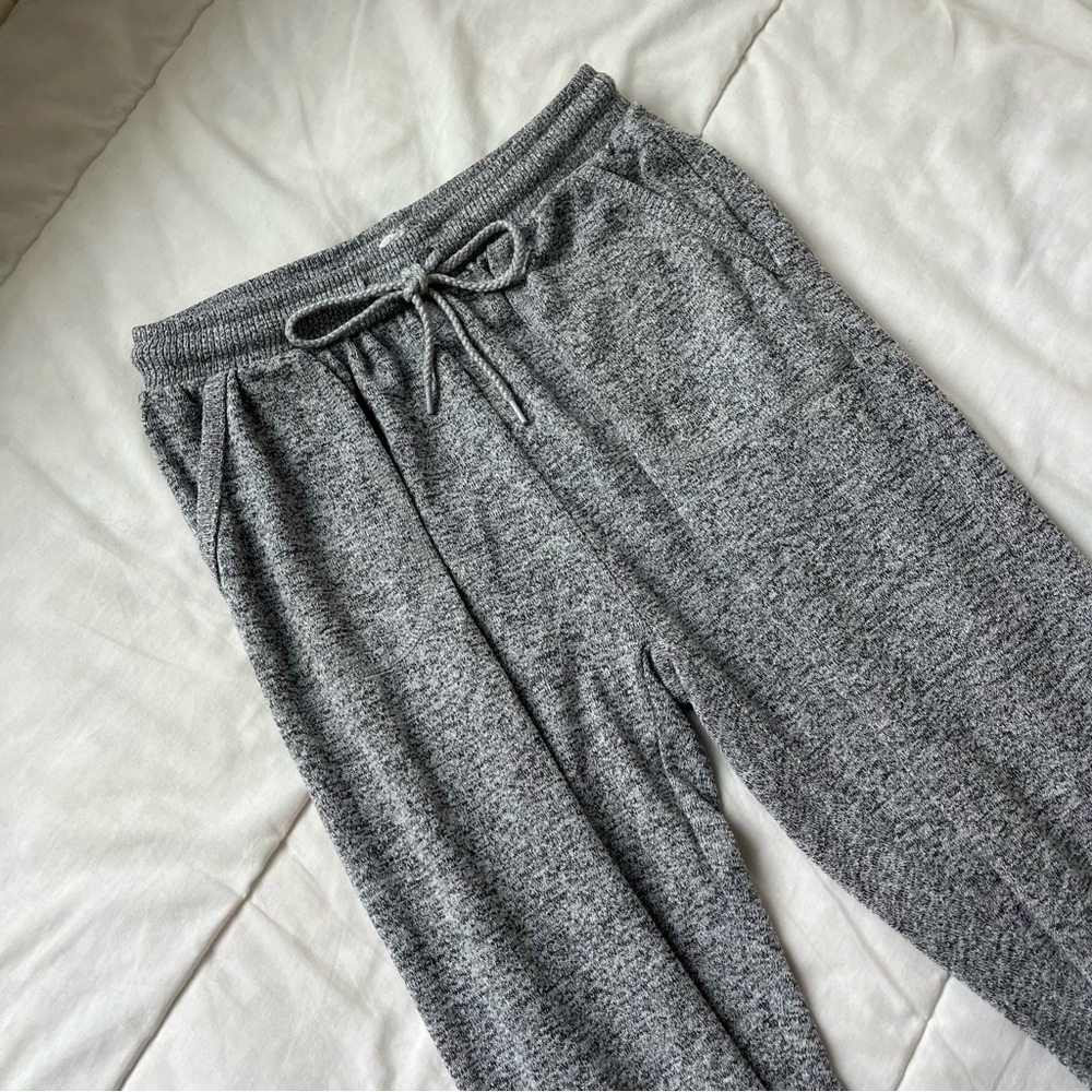 GRAY SWEATPANTS